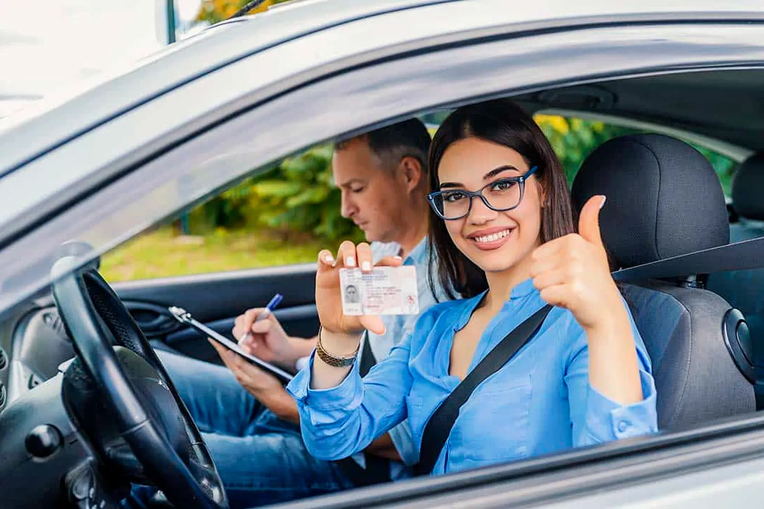 Mulher com CNH Digital